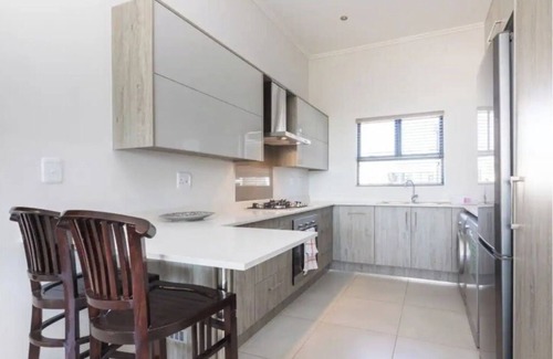 Greater Johannesburg Metropolitan Area Apartment | No loadshedding worries! Best long stay rates!