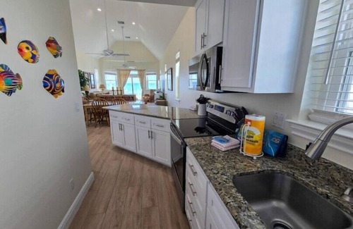 East End House | No Worries, Beach Front, Pet Friendly