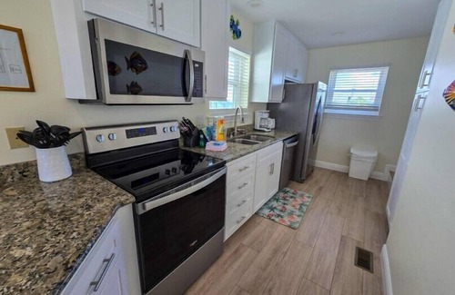 East End House | No Worries, Beach Front, Pet Friendly