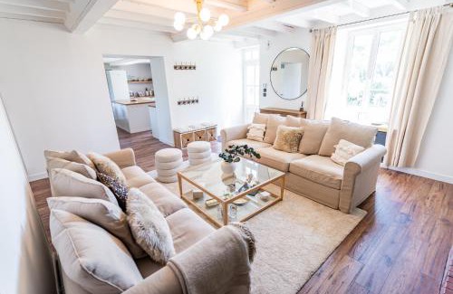 Canchy House | No2 By The Fields