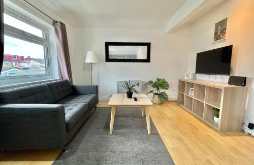 London Borough of Ealing Apartment | No2326 Tree-Hole