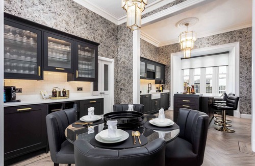 Troon House | No36 South Beach - Donnini Apartments