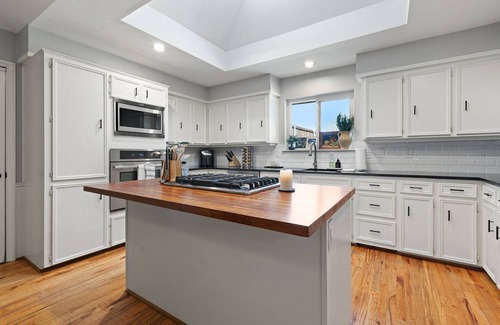 Southwest Carrollton House | Nob Hill: Sunny Home Skylights Prime Location