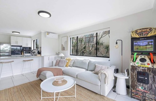 Mermaid Beach Apartment | Nobby's Arcade - Views, Games and Vibes