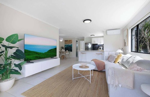 Mermaid Beach Apartment | Nobby's Arcade - Views, Games and Vibes