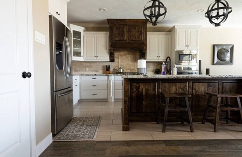 Bryan House | Nobel Prize - 4 Bedroom Home w/Pool