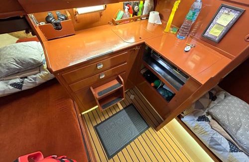 Swinoujscie Boat Rental | Nocleg na jachcie Ada2 w Świnoujsciu