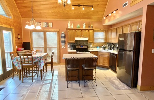 Bee Spring House | Nolin Lake Water Front Home 30 Minutes from Mammoth Cave