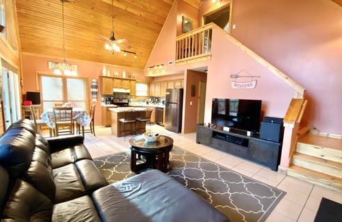 Bee Spring House | Nolin Lake Water Front Home 30 Minutes from Mammoth Cave