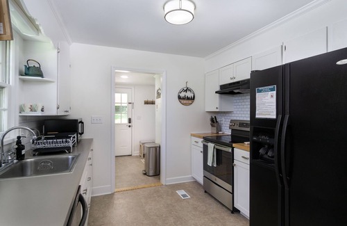 Old Fort House | Nomad Retreat | Pet-Friendly, Hot Tub & Mountain View