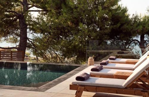 Alikanas Villa | Nomia Villa, with Pool, Gym & Walk to the Beach, By ThinkVilla