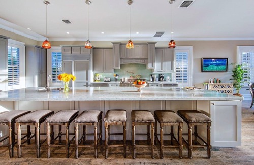 Truman Annex House | *NOONA'S MANSION @ THE ANNEX* Grand Home & Pool + LAST KEY SERVICES.