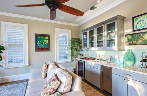 Truman Annex House | *NOONA'S MANSION @ THE ANNEX* Grand Home & Pool + LAST KEY SERVICES.