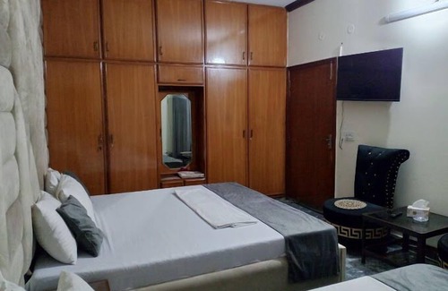 Johar Town House | Noor INN Guest House