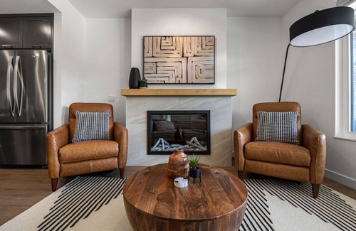 East Kootenay Apartment | Nordic Nouveau | Hot Tub | Unmatched Lake Views