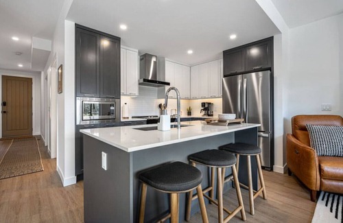 East Kootenay Apartment | Nordic Nouveau | Hot Tub | Unmatched Lake Views