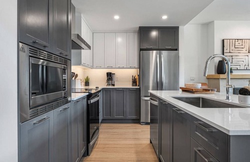 East Kootenay Apartment | Nordic Nouveau | Hot Tub | Unmatched Lake Views