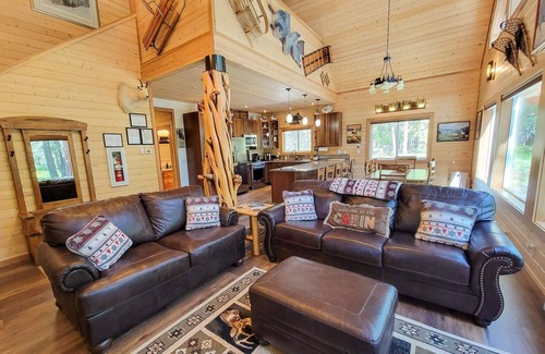 Mazama Cabin | Nordic Village Cabin in the heart of Mazama