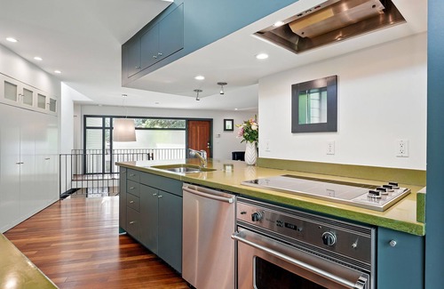 Newlands House | North Boulder Park Retreat with Concrete, Metal and Light