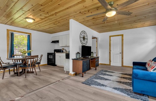 Lexington Cottage | North Bound 25 Cottage #4