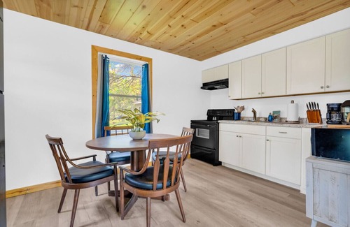 Lexington Cottage | North Bound 25 Cottage #4