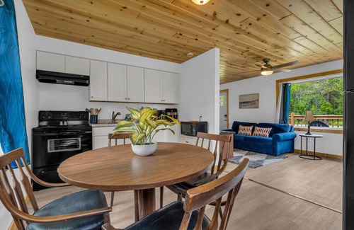 Lexington Cottage | North Bound 25 Cottage #4