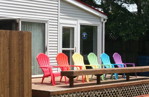 Northeast Virginia Beach Cottage | NORTH END! Flamingo Cottage - 1 block to beach, all linens, excellent reviews!