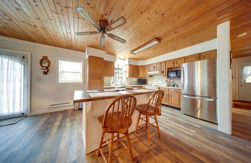 North Jackson House | North Jackson Vacation Rental w/Wraparound Deck!
