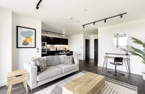 College Park and Old Oak Apartment | North Ken I - 1-Bedroom+Balcony+Concierge