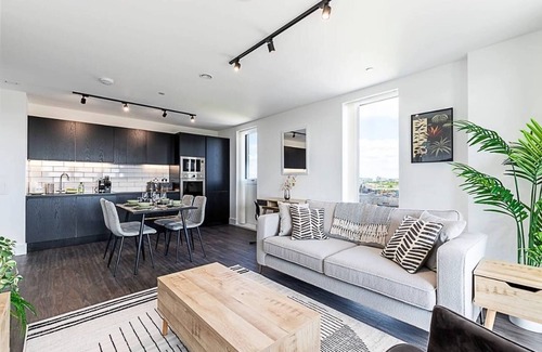College Park and Old Oak Apartment | North Ken II - 1-Bedroom+Balcony+Concierge