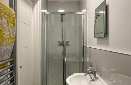 Perth House | North Lodge