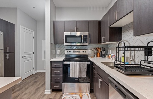 Deer Valley Apartment | North Phoenix - 2 Bedroom 2 Bath w/Pool and Gym