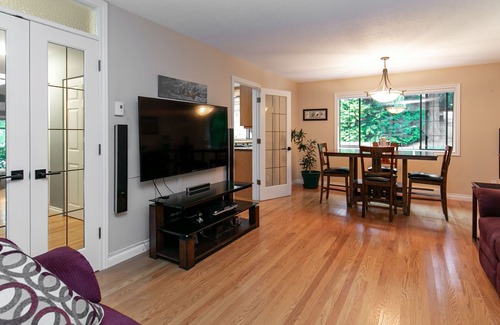 Sidney House | North Saanich Haven: 2 Bedroom Retreat