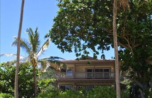 Pupukea House | North Shore beachfront, luxury with hot tub and air conditioning
