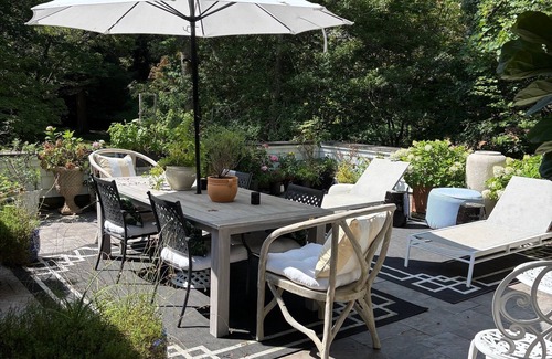 Shoreham House | North Shore Four-Bedroom Country Manor with private beach.