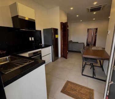 Noord Apartment | North Side Shopping and Apartments