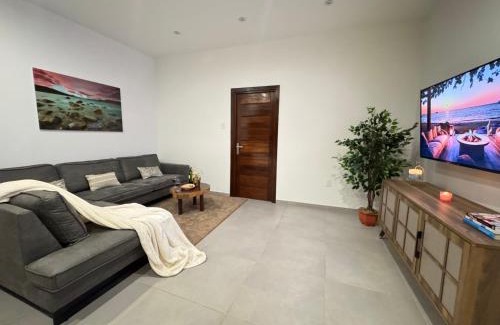 Noord Apartment | North Side Shopping and Apartments