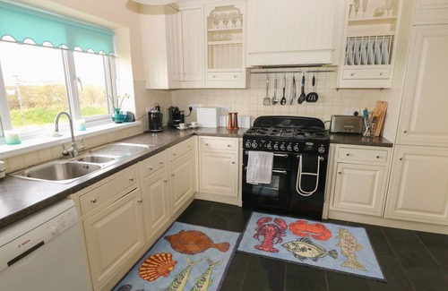 Angle Cottage | NORTH STUDDOCK COTTAGE, pet friendly, with open fire in Pembroke