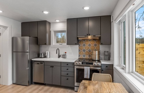 Bozeman House | North Wallace Cottage-Cozy cottage within walking distance of downtown!