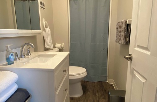 Brighton Heights Apartment | Northside 1-bedroom apt - AC, WiFi-Cable, and OFF Street parking in Pittsburgh