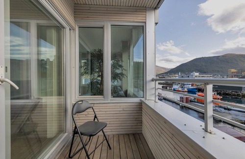 Tromso Apartment | Northstay - Tromsø Mountain View Apartment