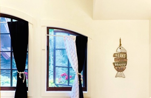 Phelps House | Northwoods Getaway + Lake, Fishing & Camp Vibes!