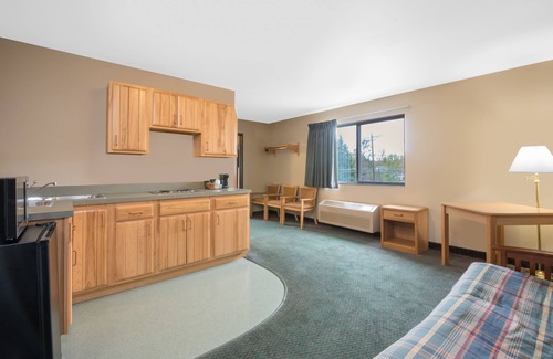 Ely Hotel | Northwoods Inn & Suites