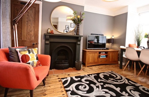 Norwich House | Norwich city Holiday home - free parking & large garden. FREE CANCELLATIONS