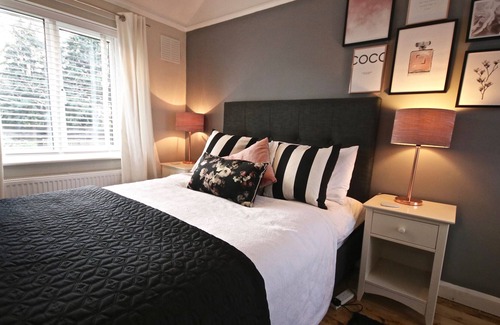 Norwich House | Norwich city Holiday home - free parking & large garden. FREE CANCELLATIONS