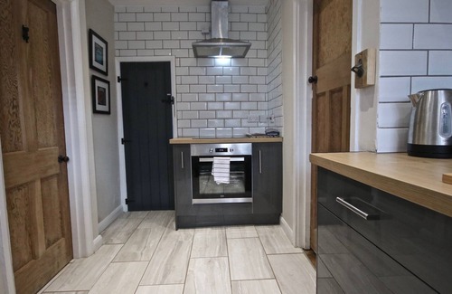 Norwich House | Norwich city Holiday home - free parking & large garden. FREE CANCELLATIONS