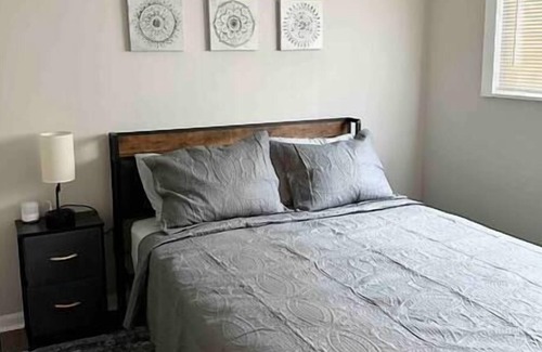 Norwood Apartment | Norwood/Uptown Apt #1, near it all!