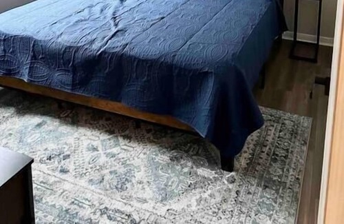 Norwood Apartment | Norwood/Uptown Apt #1, near it all!