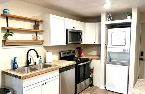 Norwood Apartment | Norwood/Uptown Apt #1, near it all!