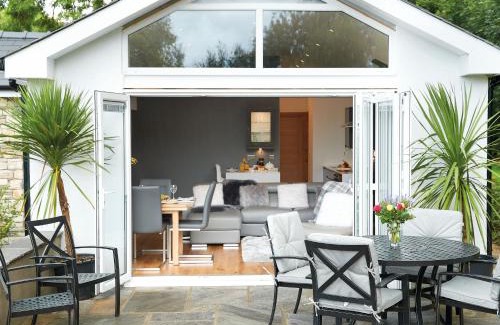 Pencoed House | Nos Da
